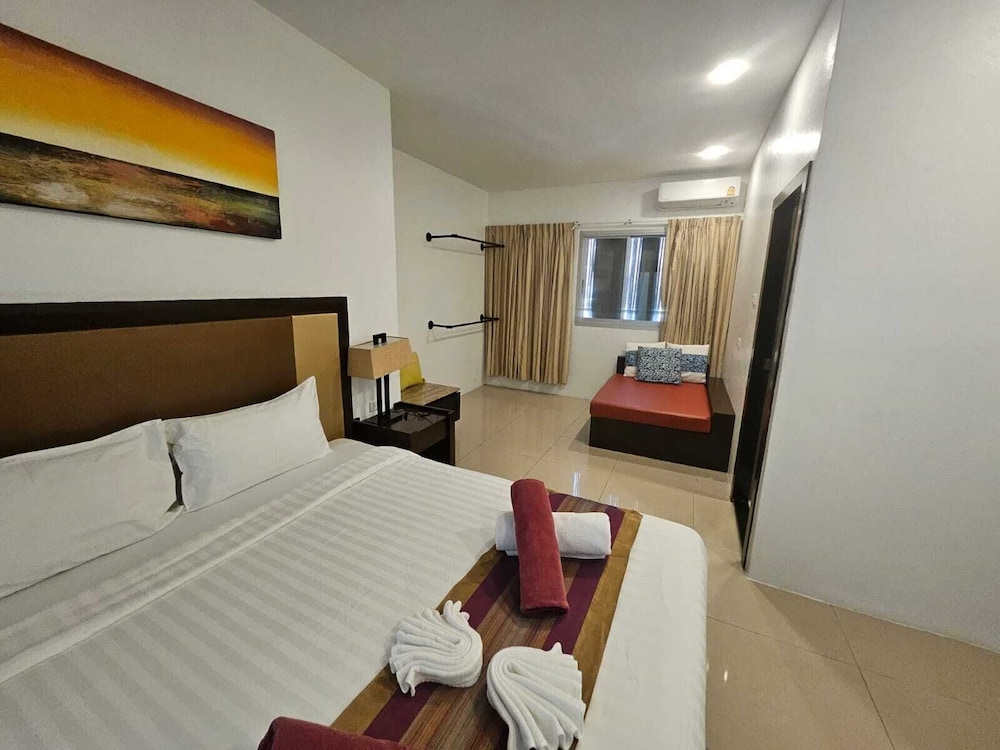 3 BEDROOMS, FAMILY SUITE