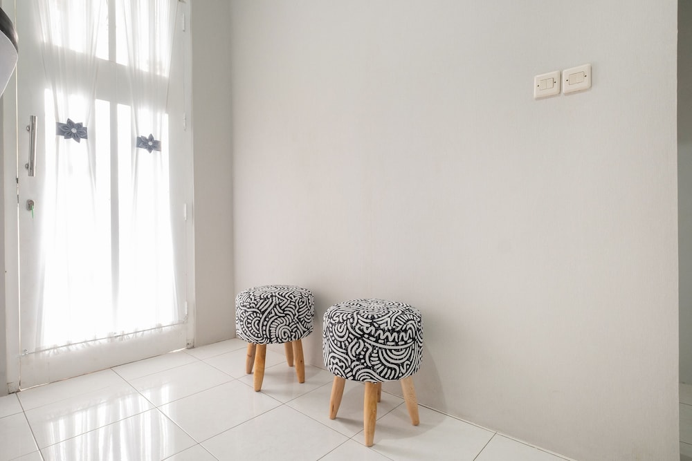 OYO 2727 Nareswari Guest House 18/27