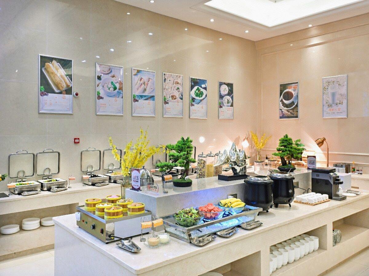 Vienna International Hotel (South Gate of Shenzhen International Convention and Exhibition Center) 27/39