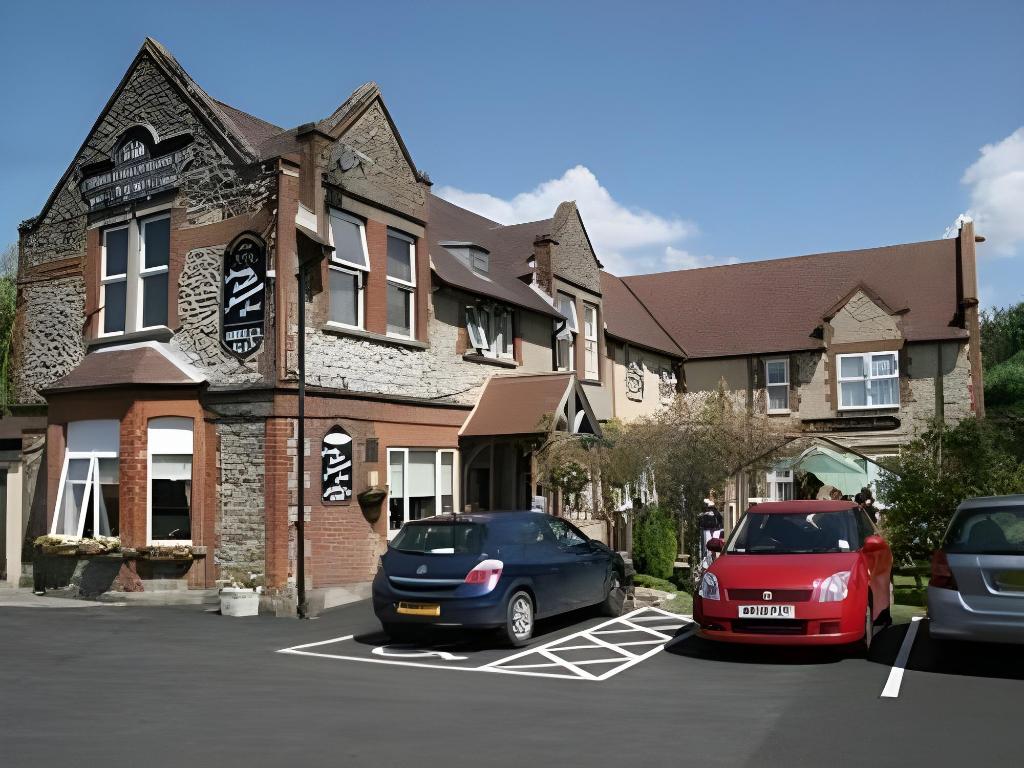 The Bolingbroke Hotel 28/35