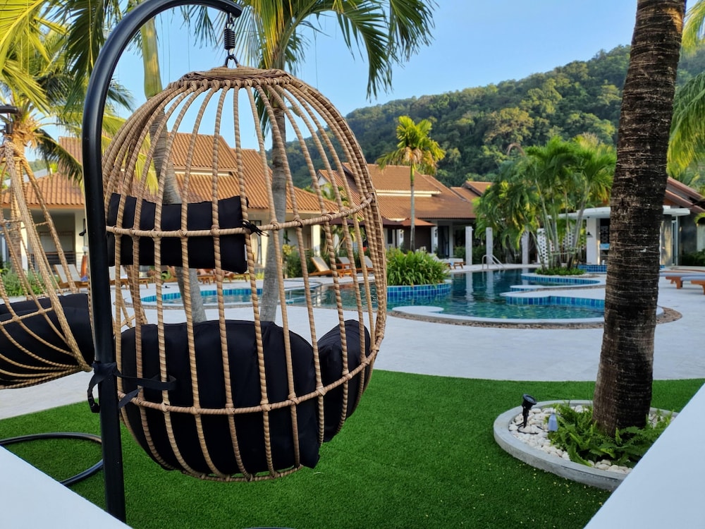 Blu Pine Villa and Pool Access 31/41