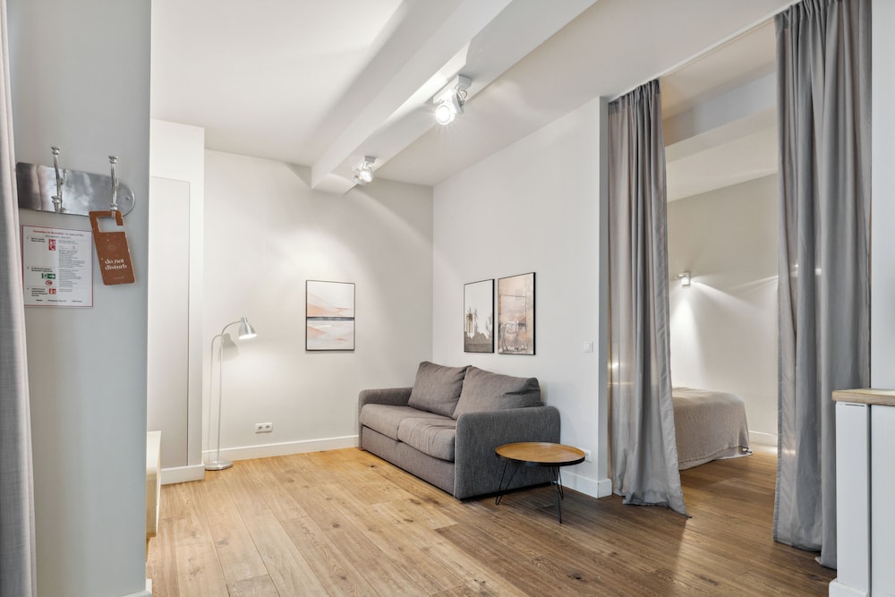 Schoenhouse Studios 21/50
