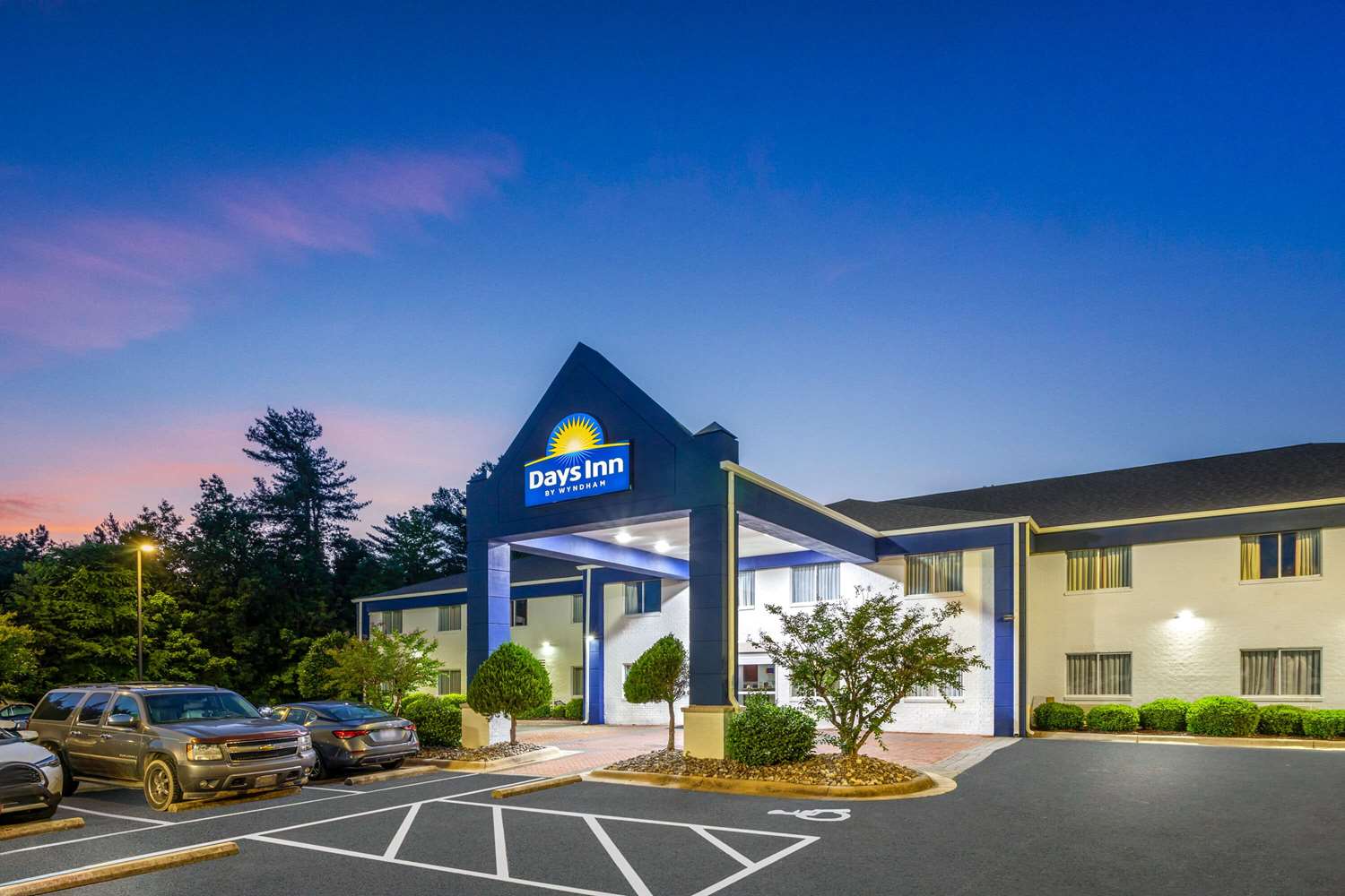 Days Inn & Suites by Wyndham Siler City 15/20