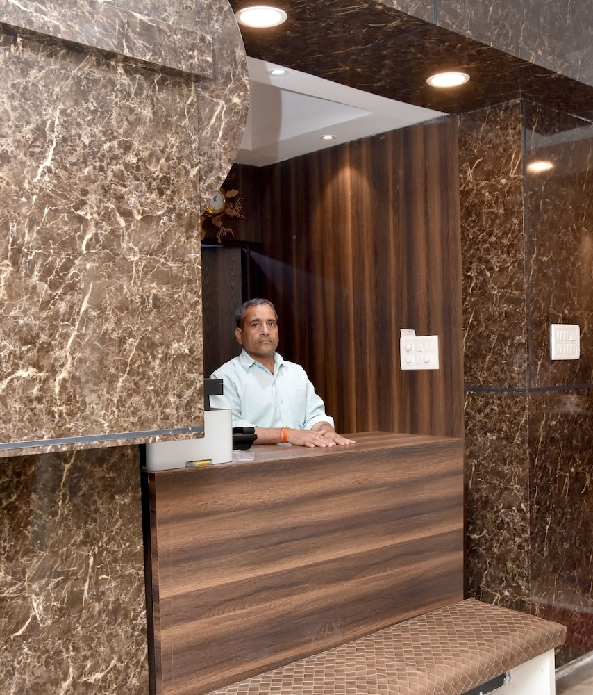 Oyo 9193 Hotel Maple 3/20