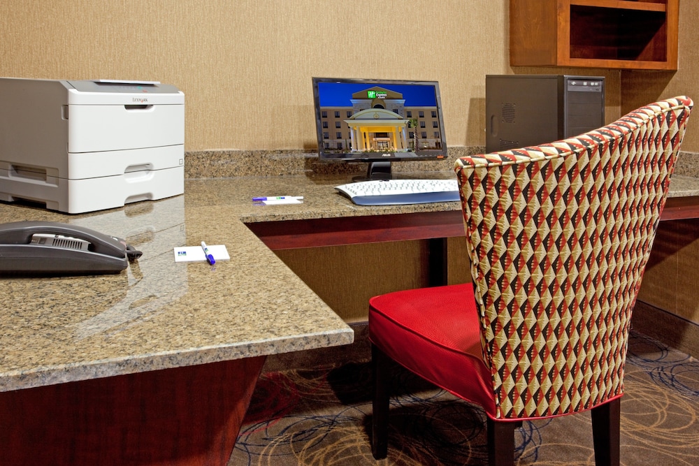 Holiday Inn Express Hotel Suites Katy 18/41