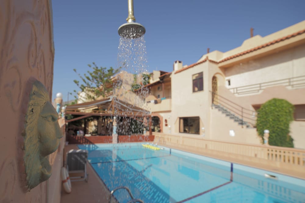 Erato Hotel 38/68