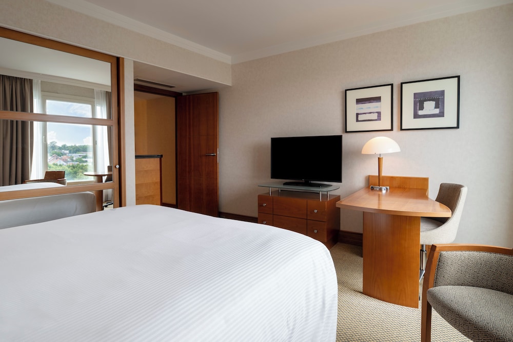 غرفة بريميوم بسرير كينج بإطلالة على المتنزه، Crowne Plaza Brussels Airport 6/9