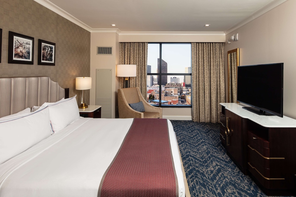 The Higgins Hotel New Orleans, Curio Collection by Hilton 23/77