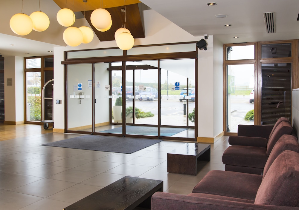 Holiday Inn Express London Epsom Downs 42/69