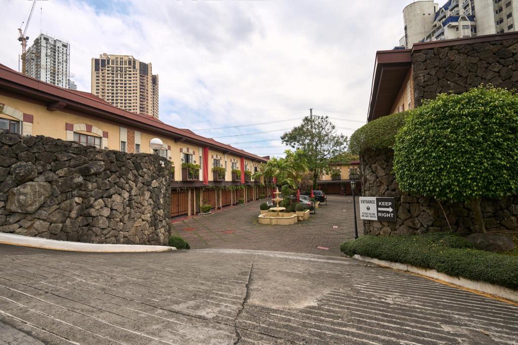 Victoria Court Suites 38/49