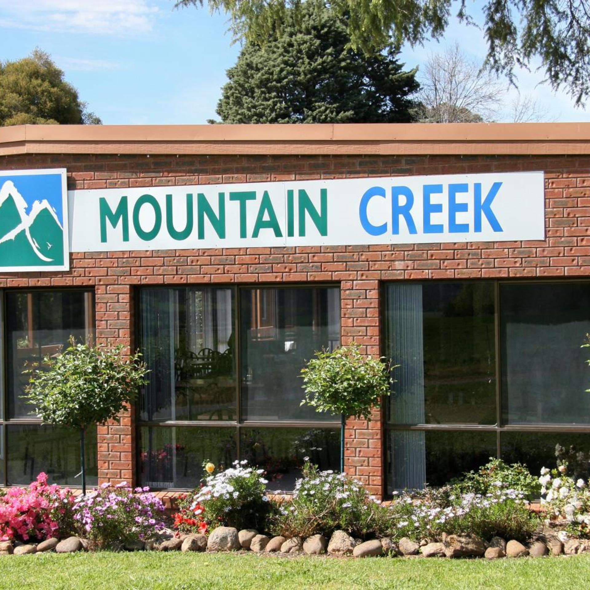 MOUNTAIN CREEK MOTEL 1/50