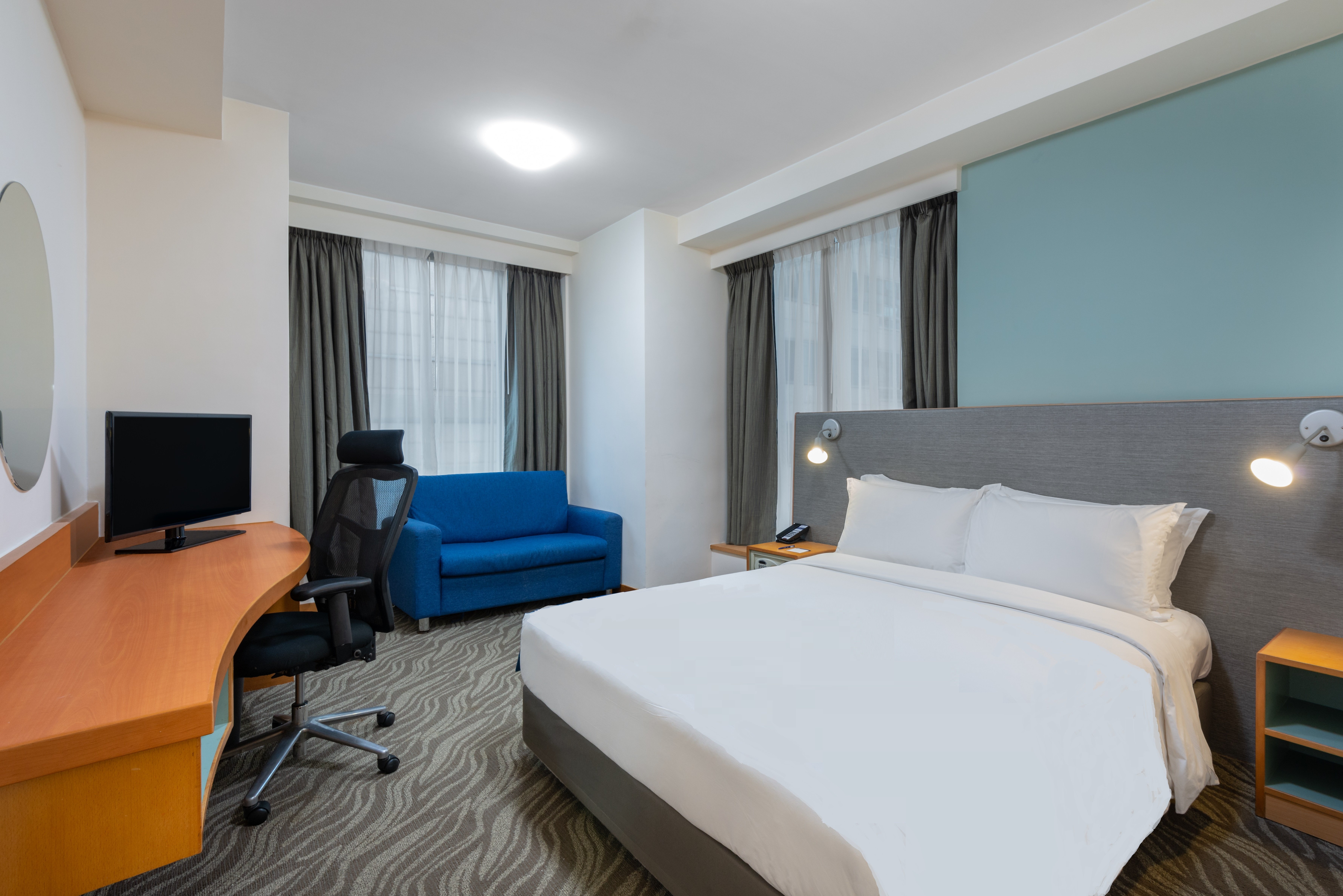 Standard, Queen Bed, Extra Floor Space, High Floor