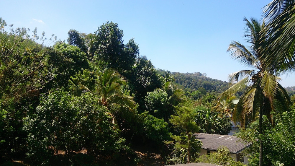 March 9 Hotel Kandy 14/19