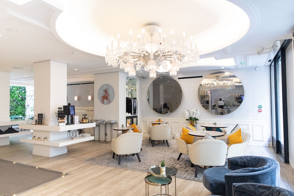 Hotel Dress Code And Spa 47/58