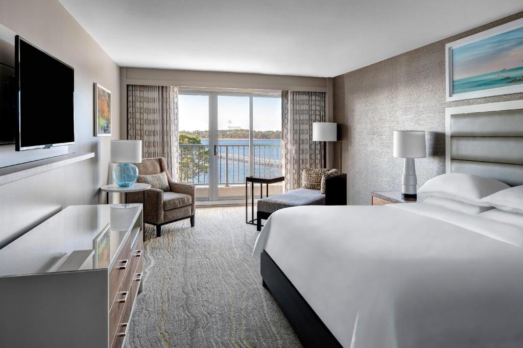 2 Bedrooms, Suite, King Bed, 2 Queen Beds, Bay View