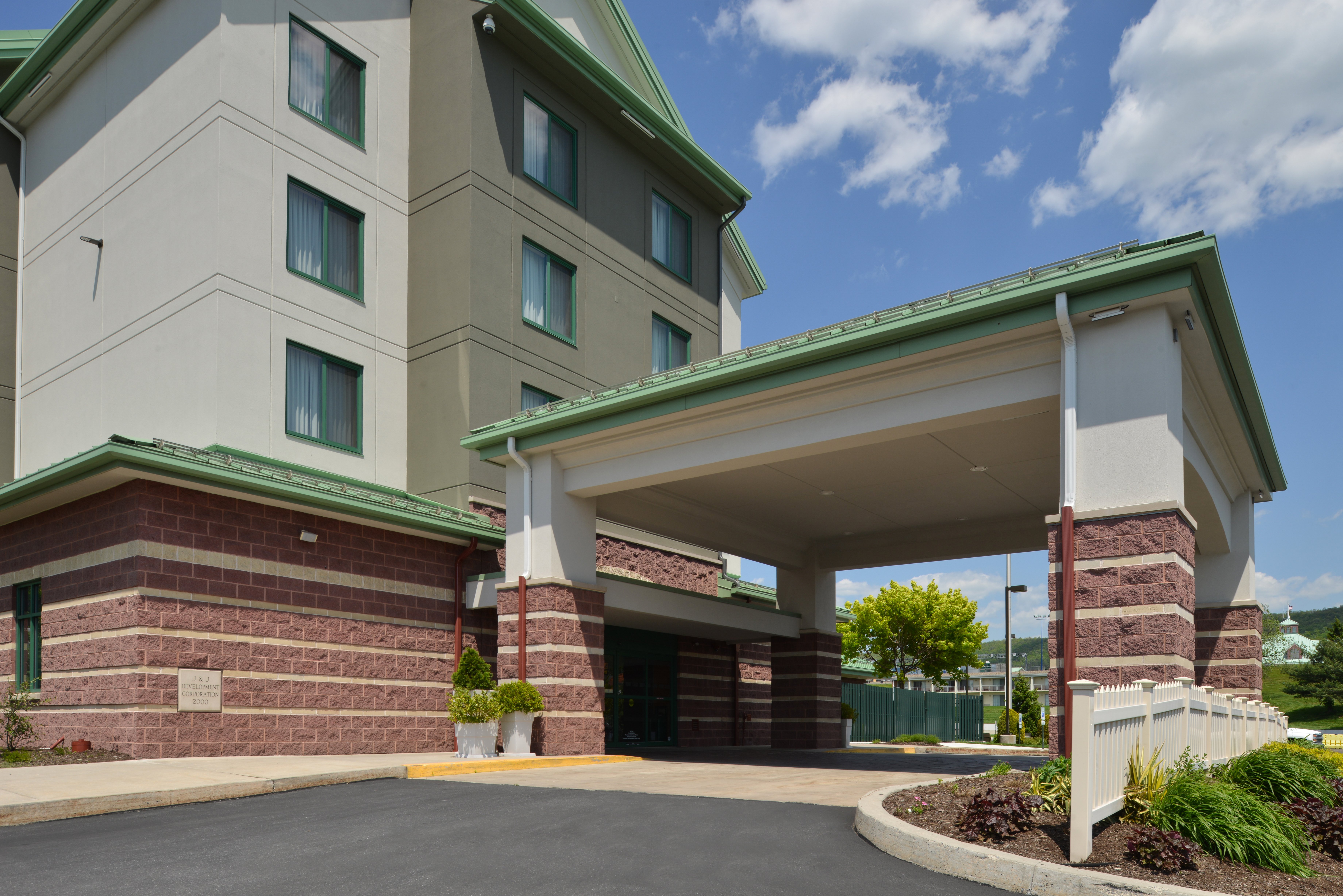 Holiday Inn Express Breezewood 61/67
