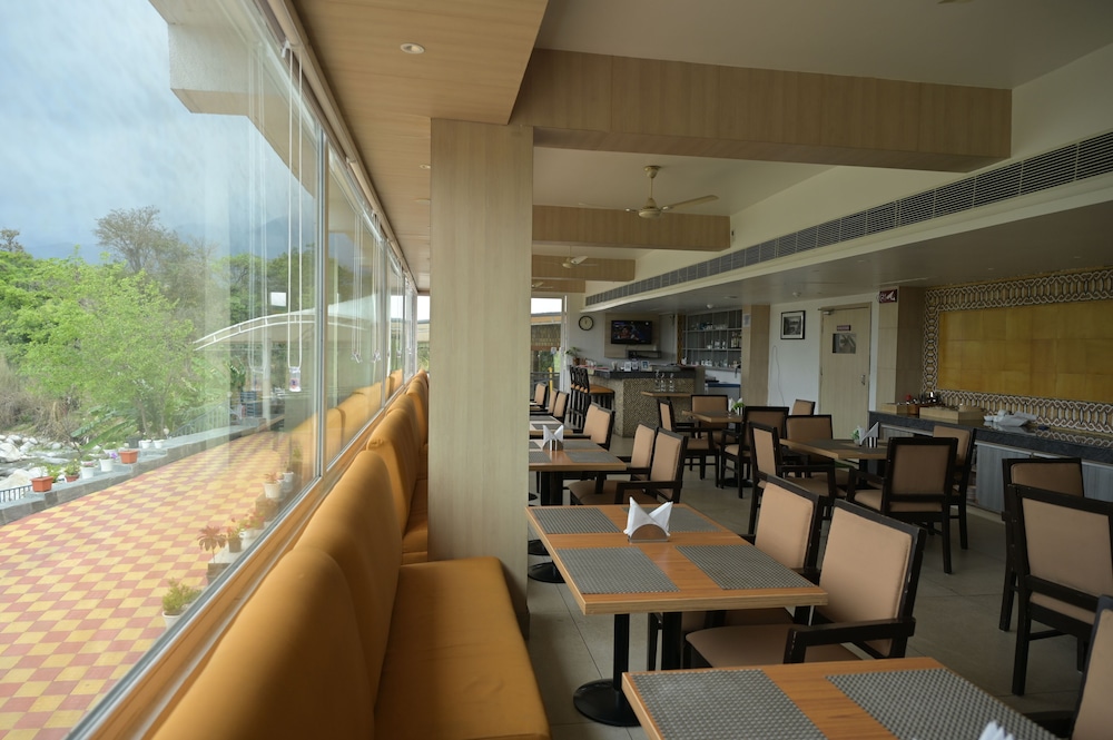 Hotel River Retreat 16/28