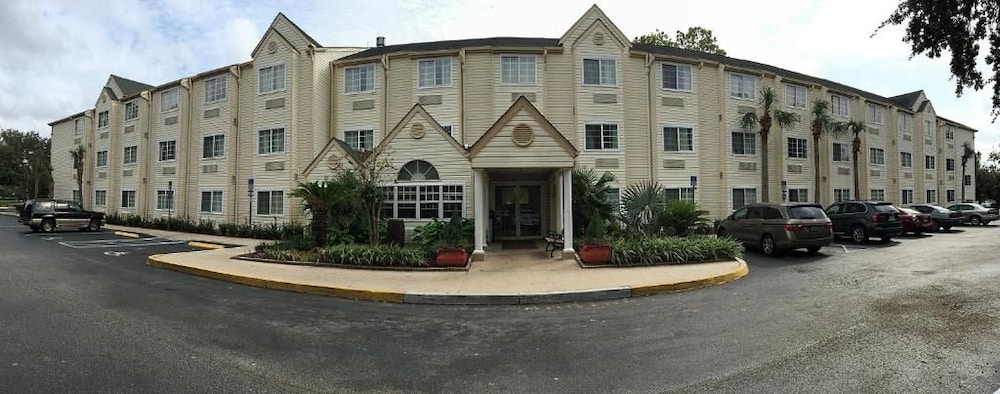 Hometown Inn Suites Jacksonville Butler Blvd Southpoint 32/39