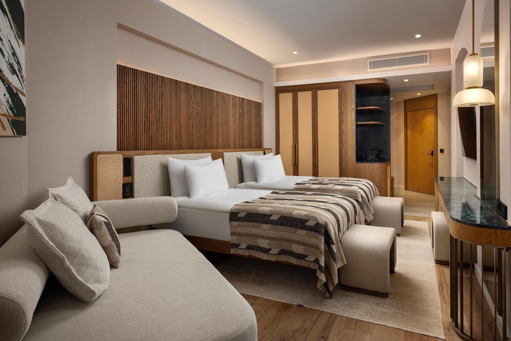 Connecting, Double and Twin Beds