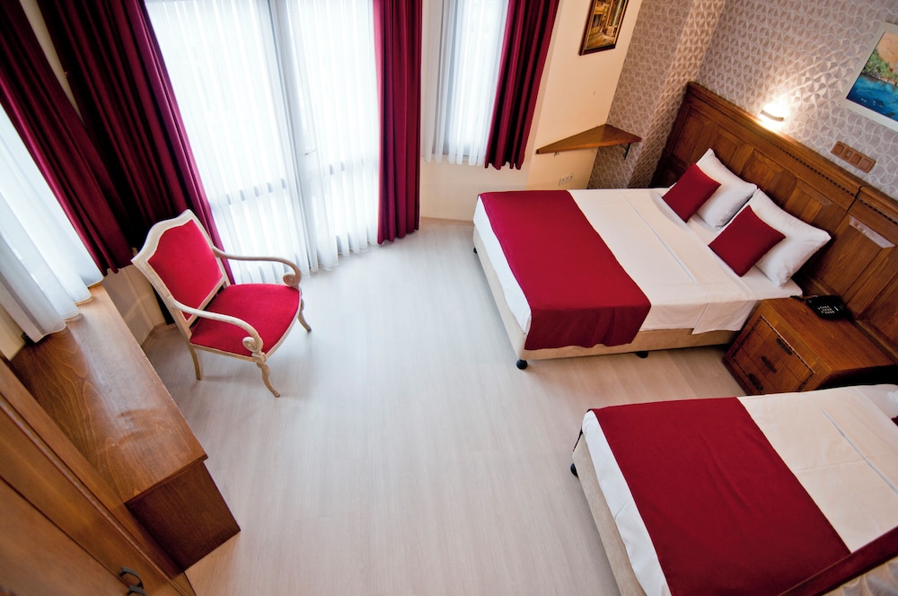 Artefes Hotel 11/70