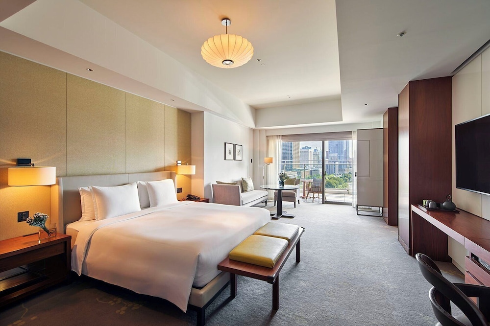 GRAND, DELUXE, KING BED, BALCONY