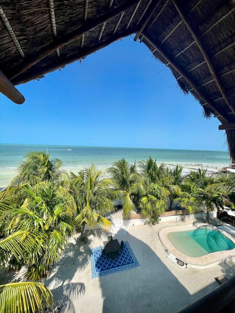 La Puerta Azul Beachfront Adults Only 50/50