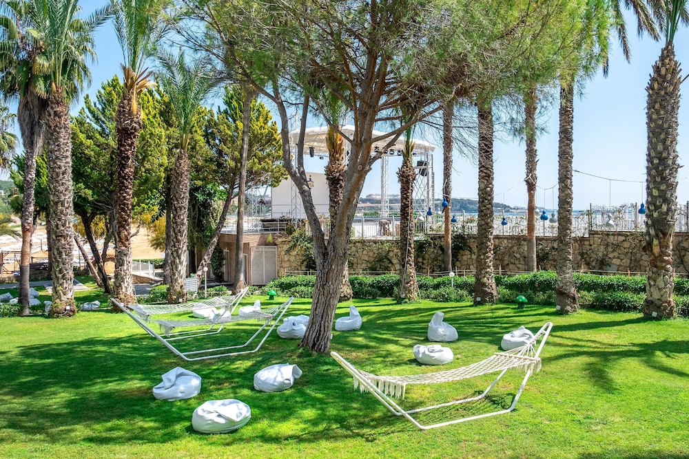 Utopia Beach Club 58/69