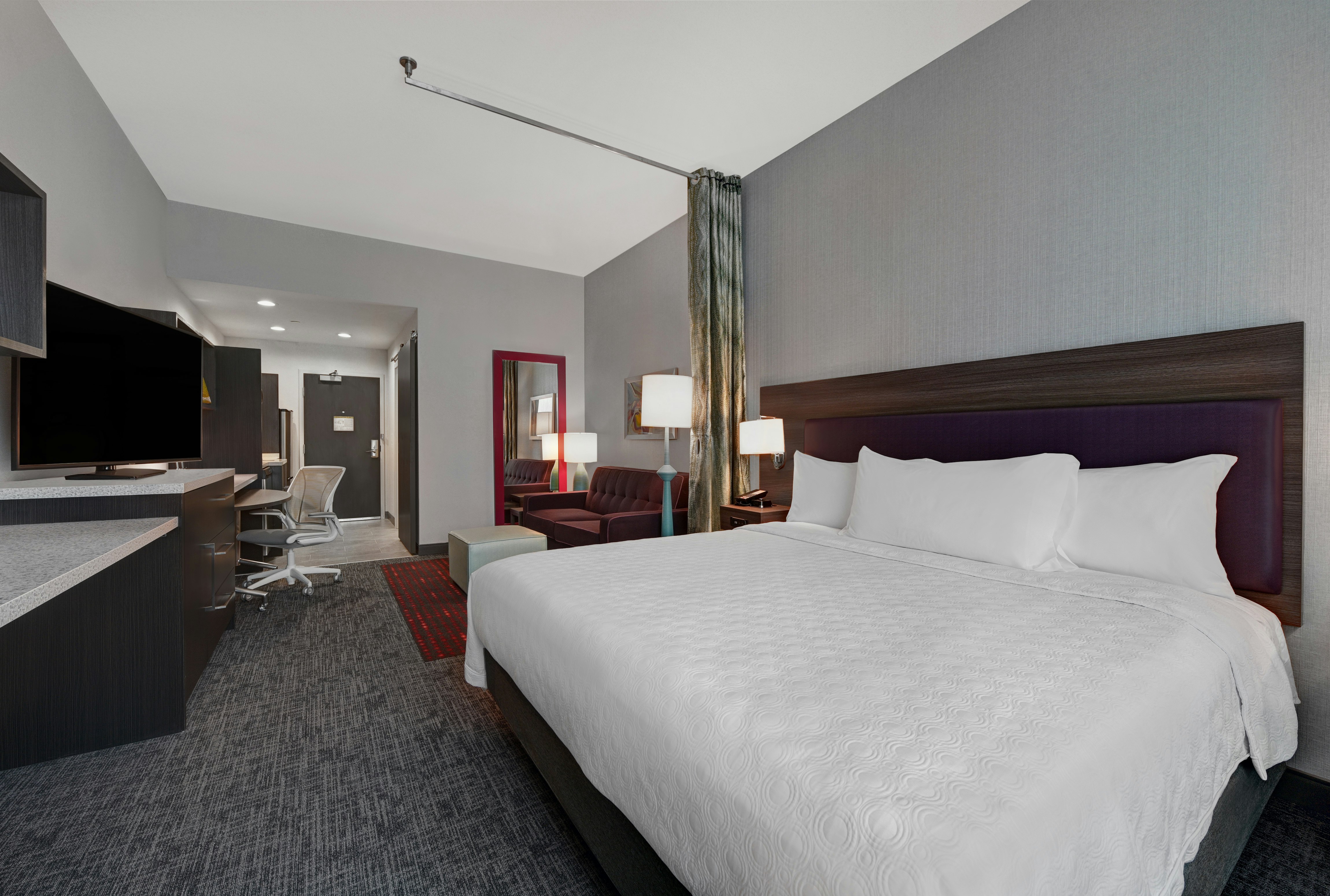 STUDIO, KING BED, ACCESSIBLE