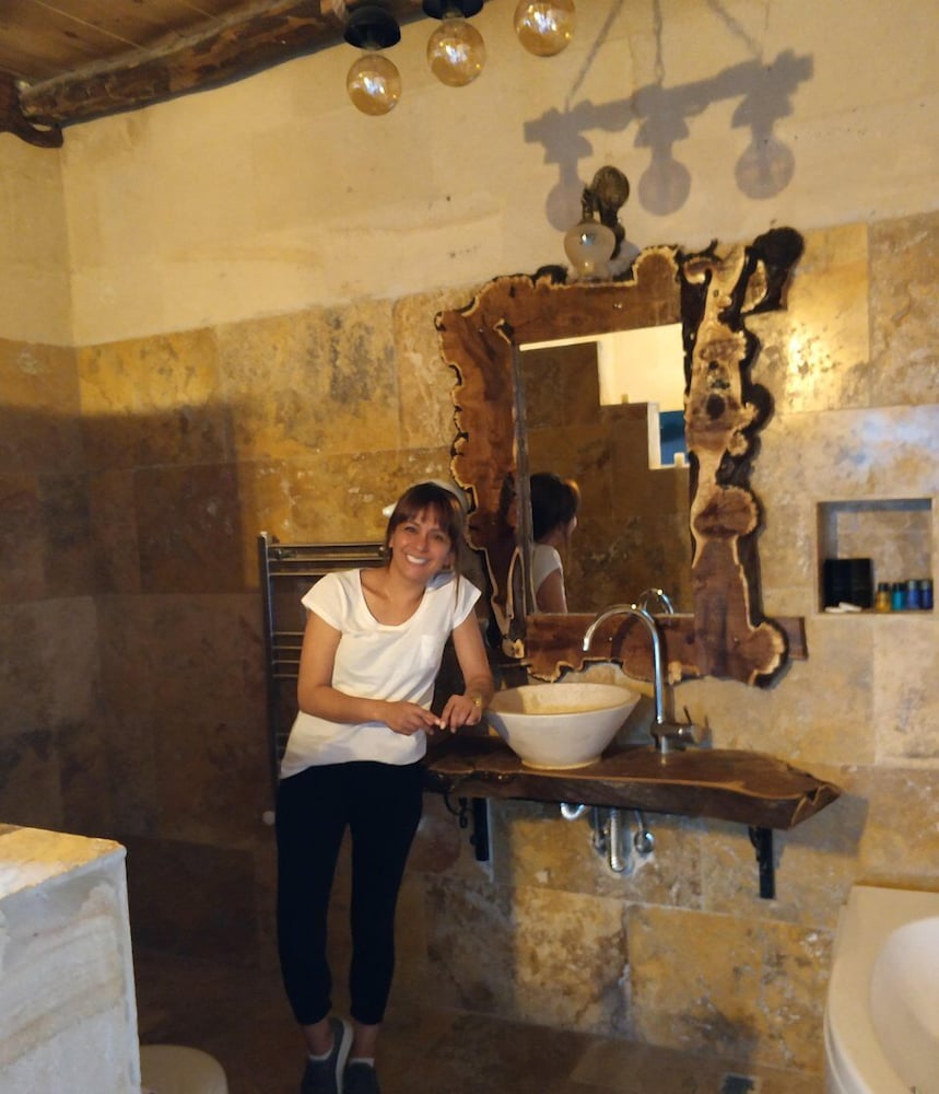 Larissa Cave Hotel 6/50