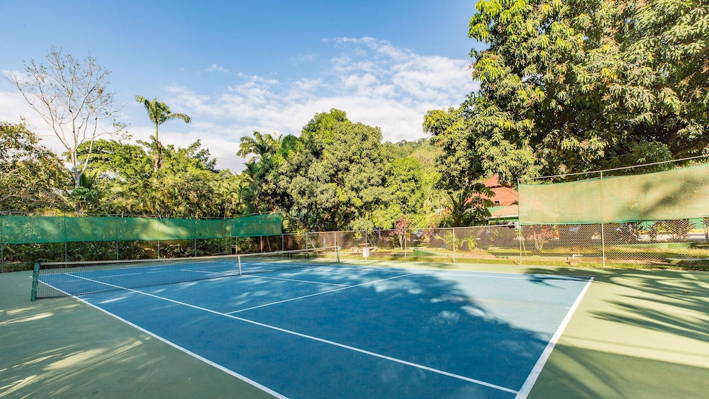 Hotel Villas Rio Mar 48/75