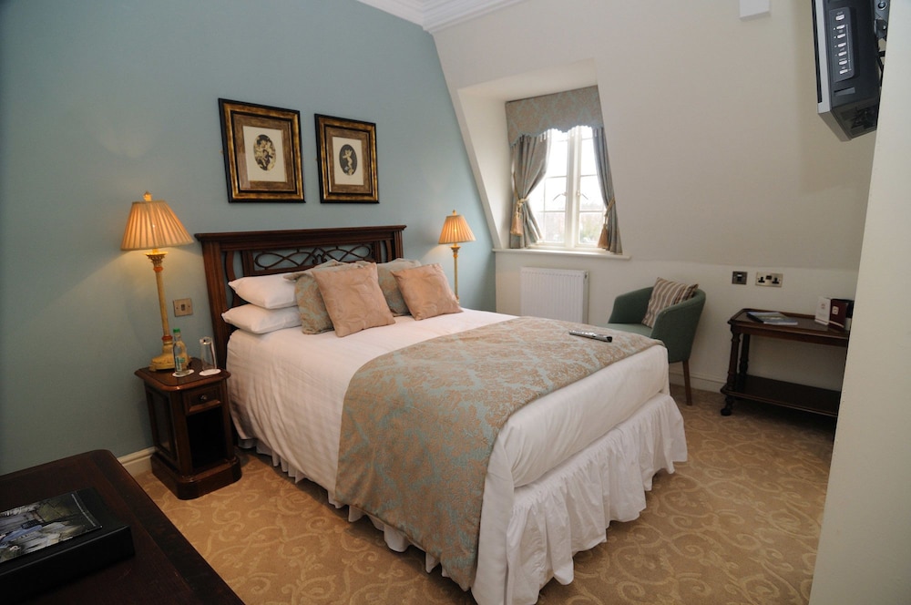 Ye Olde Bell Hotel Spa 24/64
