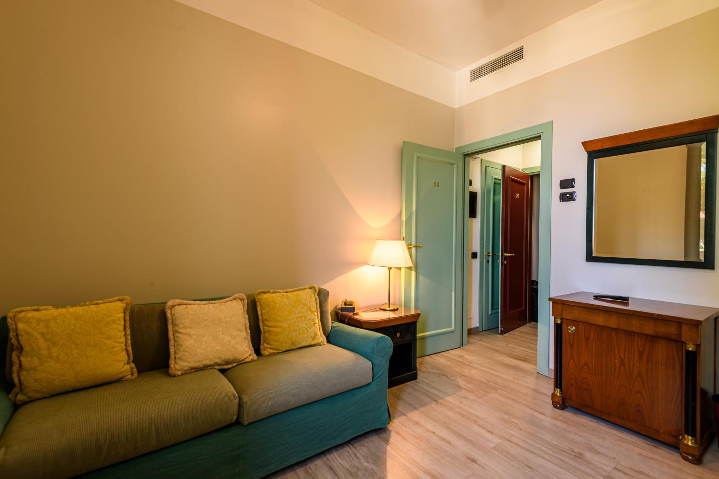 HOTEL VILLA KINZICA 33/53