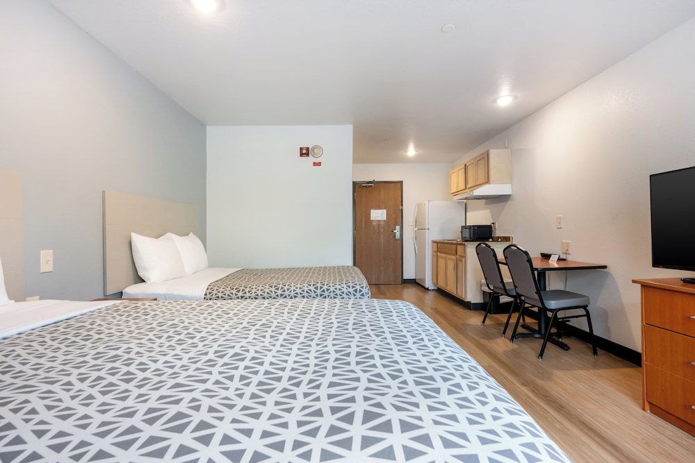 EFFICIENCY, 2 DOUBLE BEDS, ACCESSIBLE