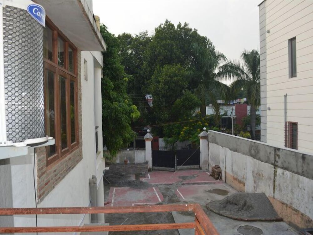 Hotel Stay At Green View 38/47