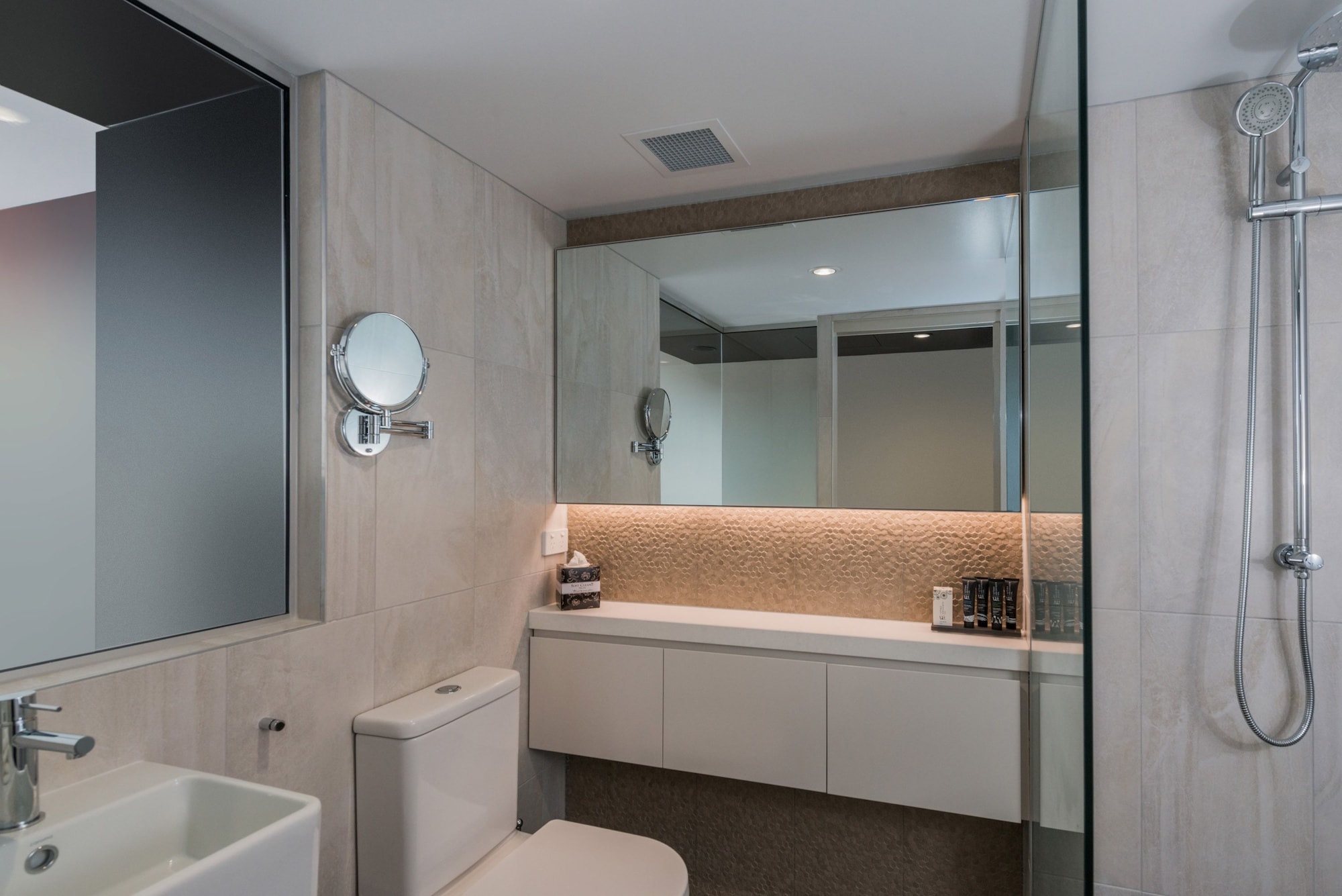 غرفة بسرير كوين بشرفة بإطلالة، Kennigo Hotel Brisbane 5/6