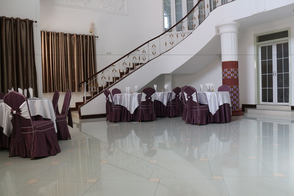Kingsbridge Royale Hotel 29/50
