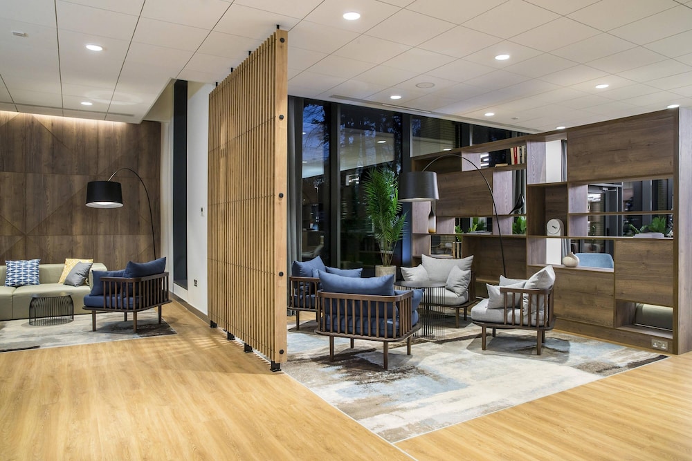 Courtyard By Marriott Edinburgh West 17/55