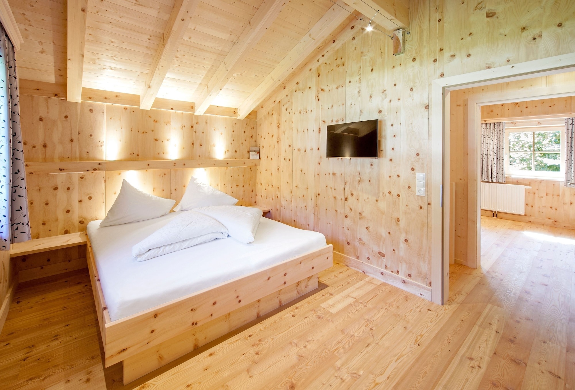 2 Bedrooms, Charme, Comfort, Chalet, Single Bed, Sofa, Terrace, Garden Area