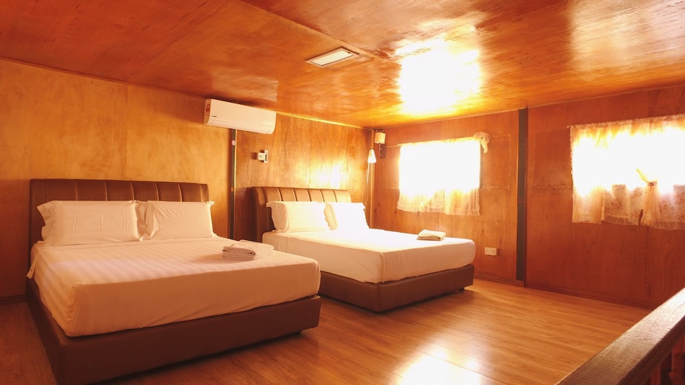 Borneo Tree House 9/25