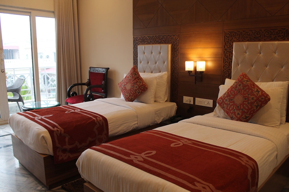 Surya Hotel 23/74