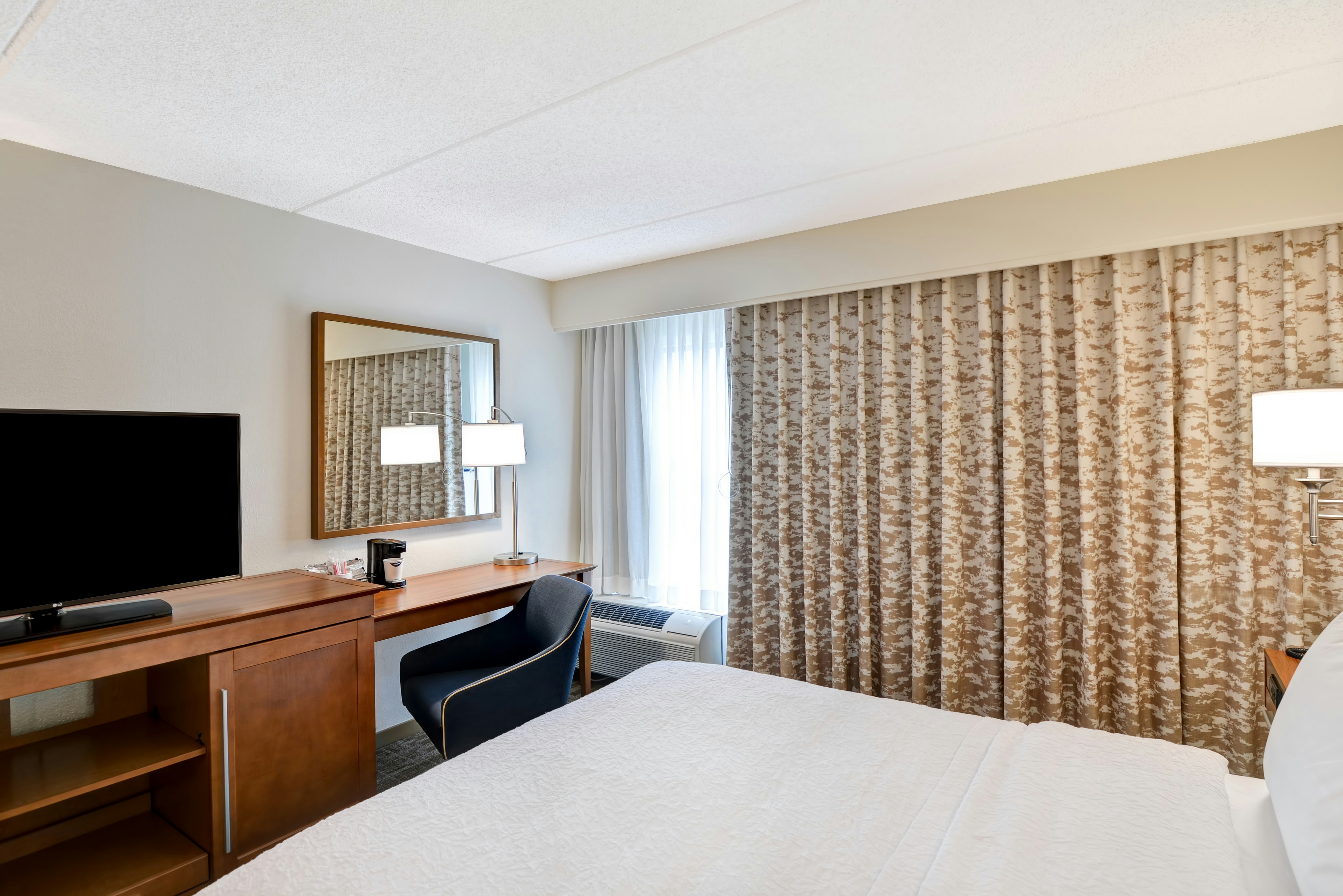 Hampton Inn Albany Wolf Road 25/65