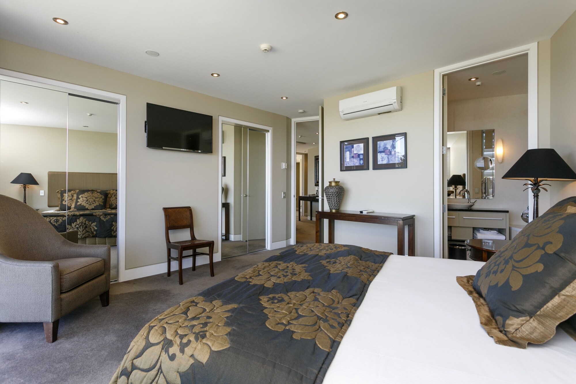 2 Bedrooms, Luxury, Apartment, 2 King Beds, Lake Side, Lake View, Sofa، The Reef Resort 4/9