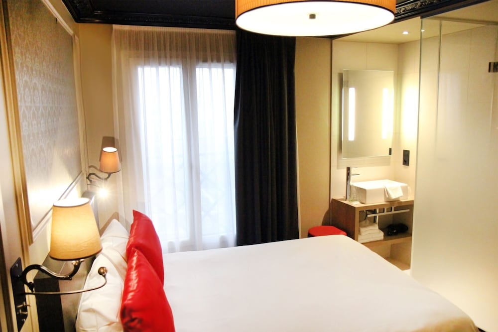Hotel Le Montmartre Saint Pierre 9/22