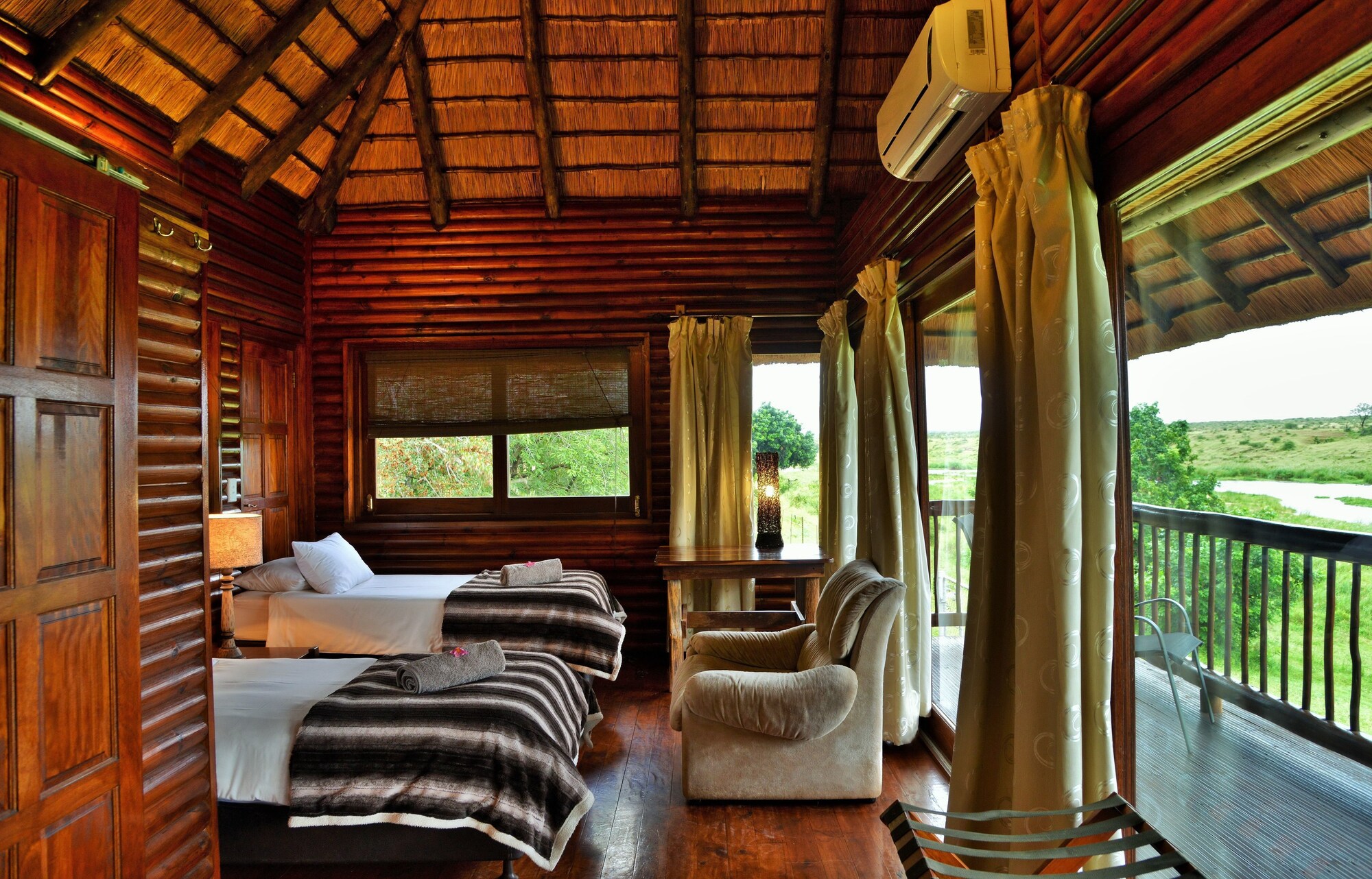 2 BEDROOMS, FAMILY, CABIN, RIVER VIEW, BALCONY