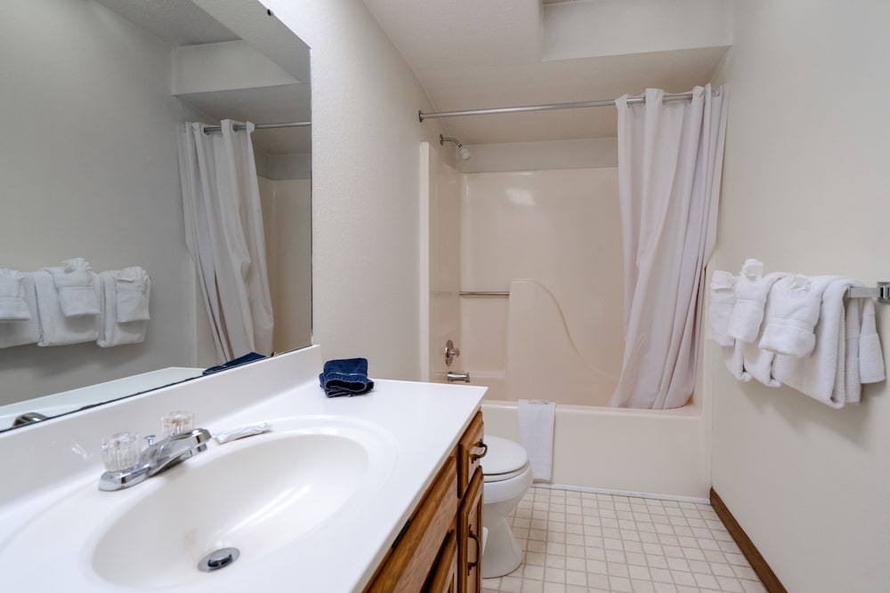 2 Bedrooms, Suite, Twin Beds, King Bed, 2 Sofa, Sauna، The Villas at French Lick Springs 4/6