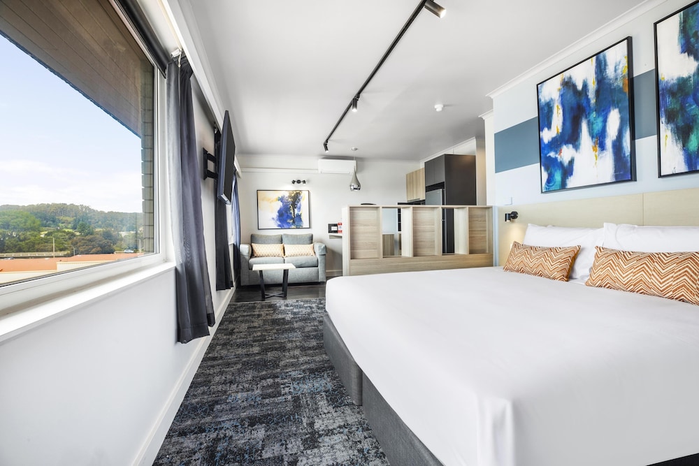 Burnie Central Townhouse Hotel 25/65