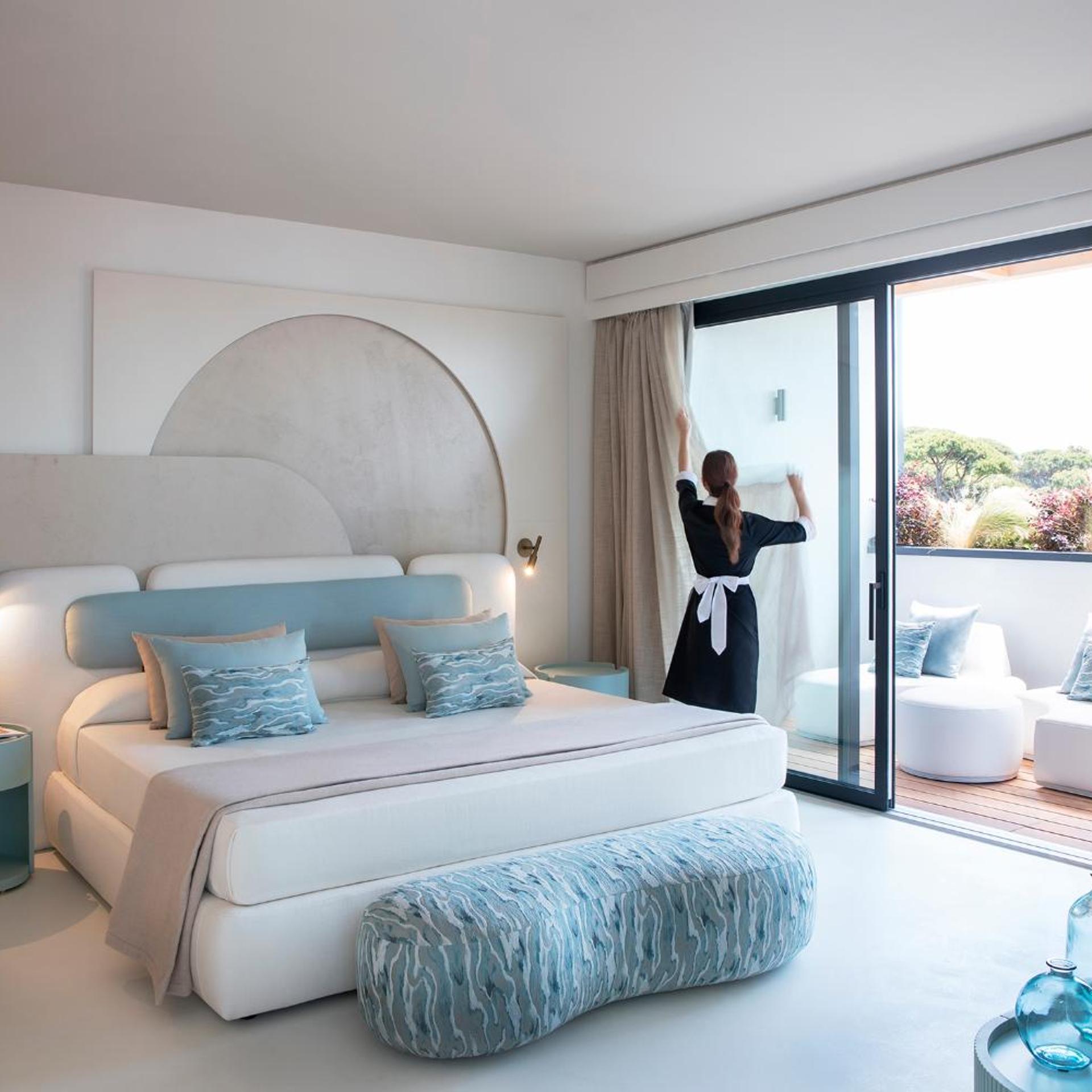 Penthouse Suite, Annex