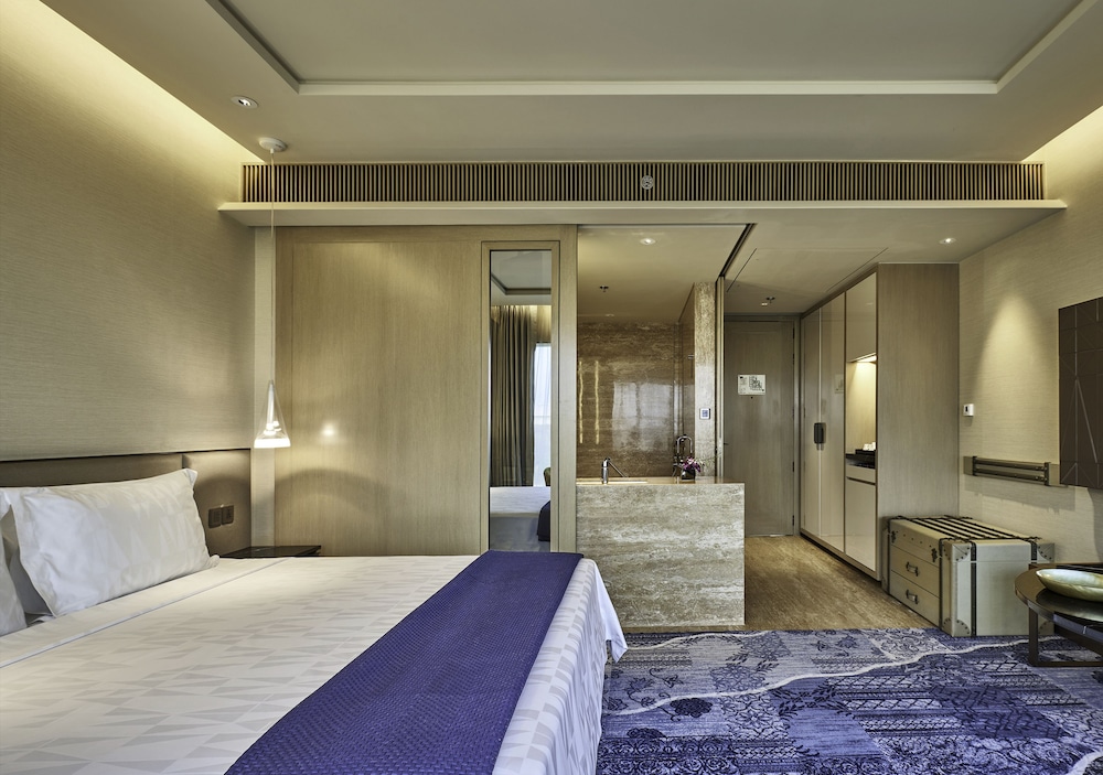 The Den Bengaluru, LXR Hotels & Resorts 10/50