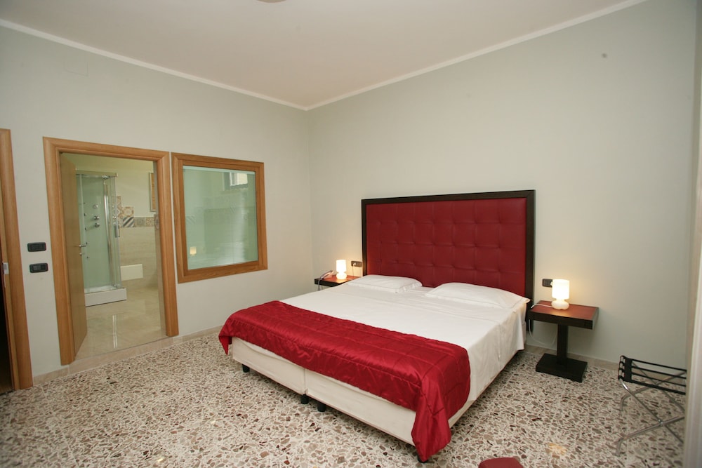 Hotel Piazza Marconi 8/35