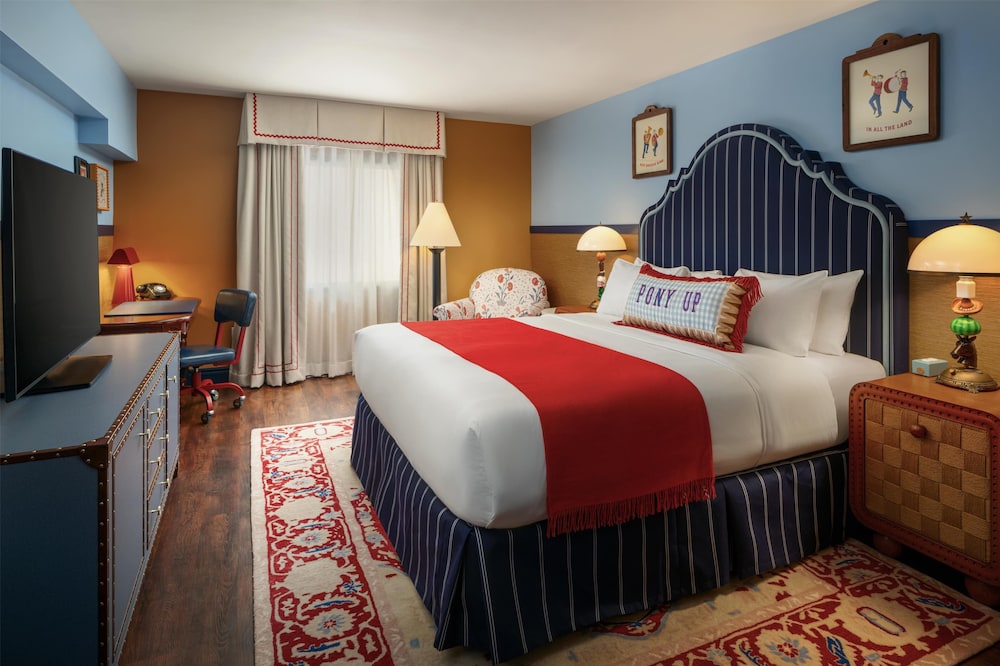 غرفة بسرير كينج بإطلالة على المسبح، Graduate by Hilton Dallas 6/9